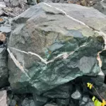 Диабаз зелёный изумрудный 1 т, валун, глыба, камень для ландшафта