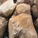 Кварцит золотистый радужный 1 т, камень для ландшафта, валун, глыба